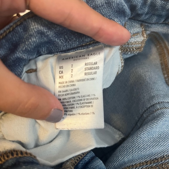 American Eagle High Waisted Mom jeans. Size 2. No flaws - Picture 6 of 6